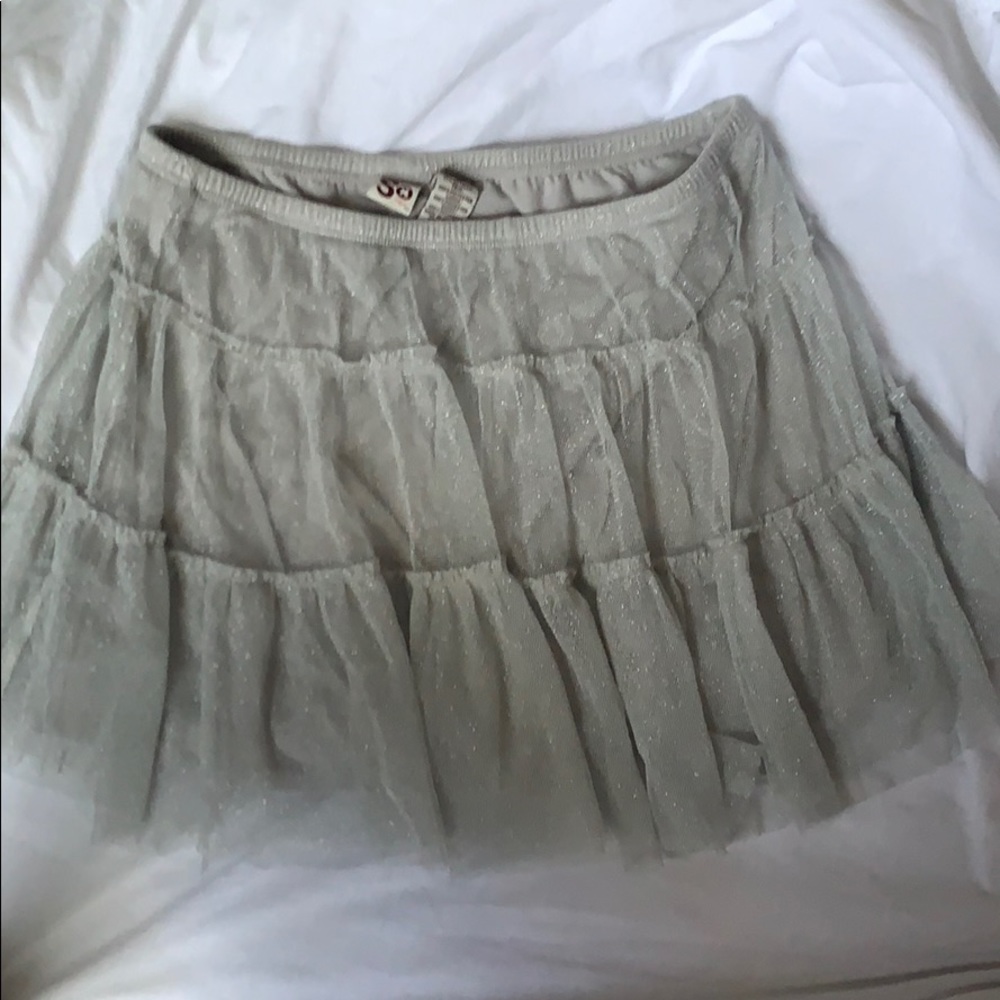 grey skirt